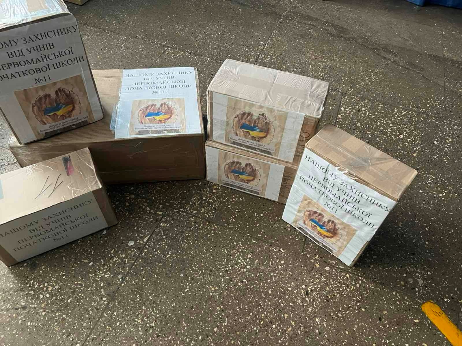 «Листи і подарунки на передову»: освітяни, діти та журналісти об’єдналися в акції до Дня ЗСУ