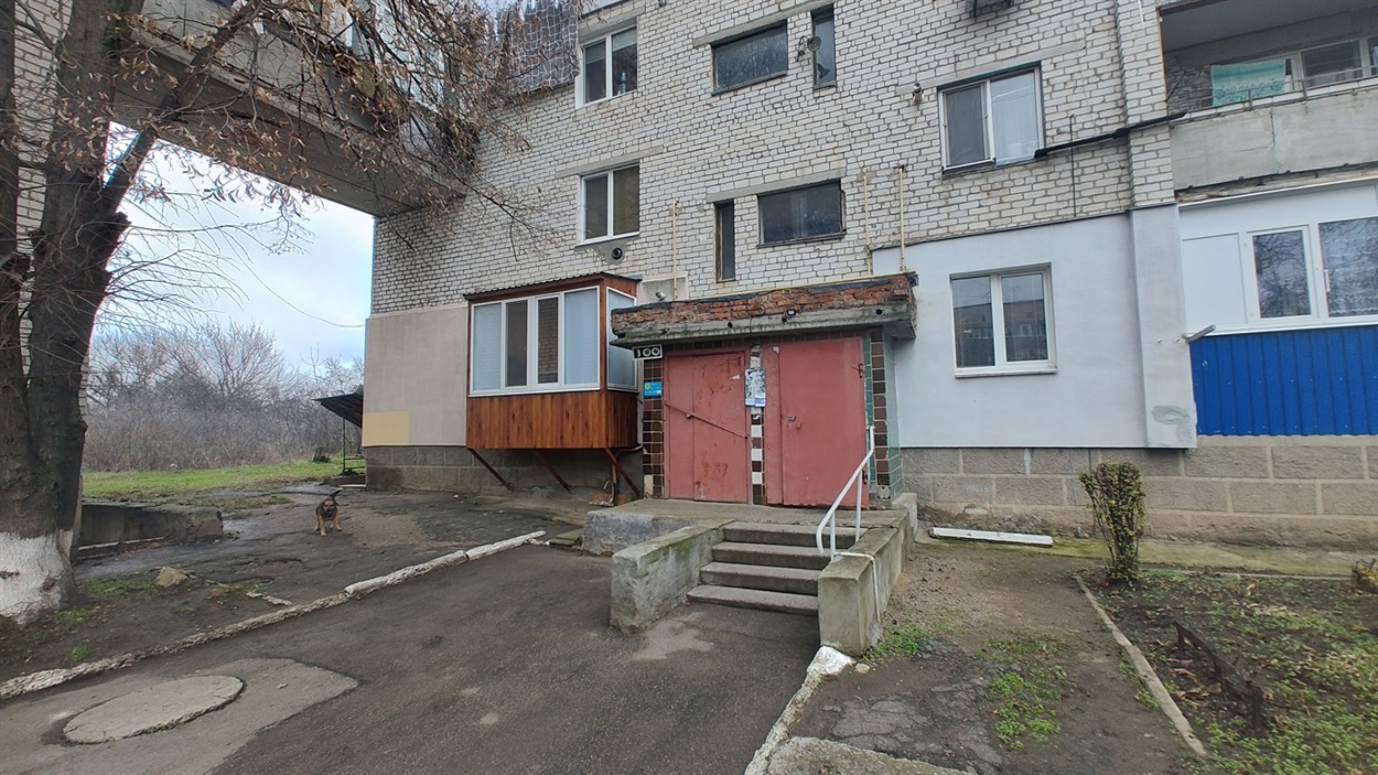 Під'їзд, де 74 квартира