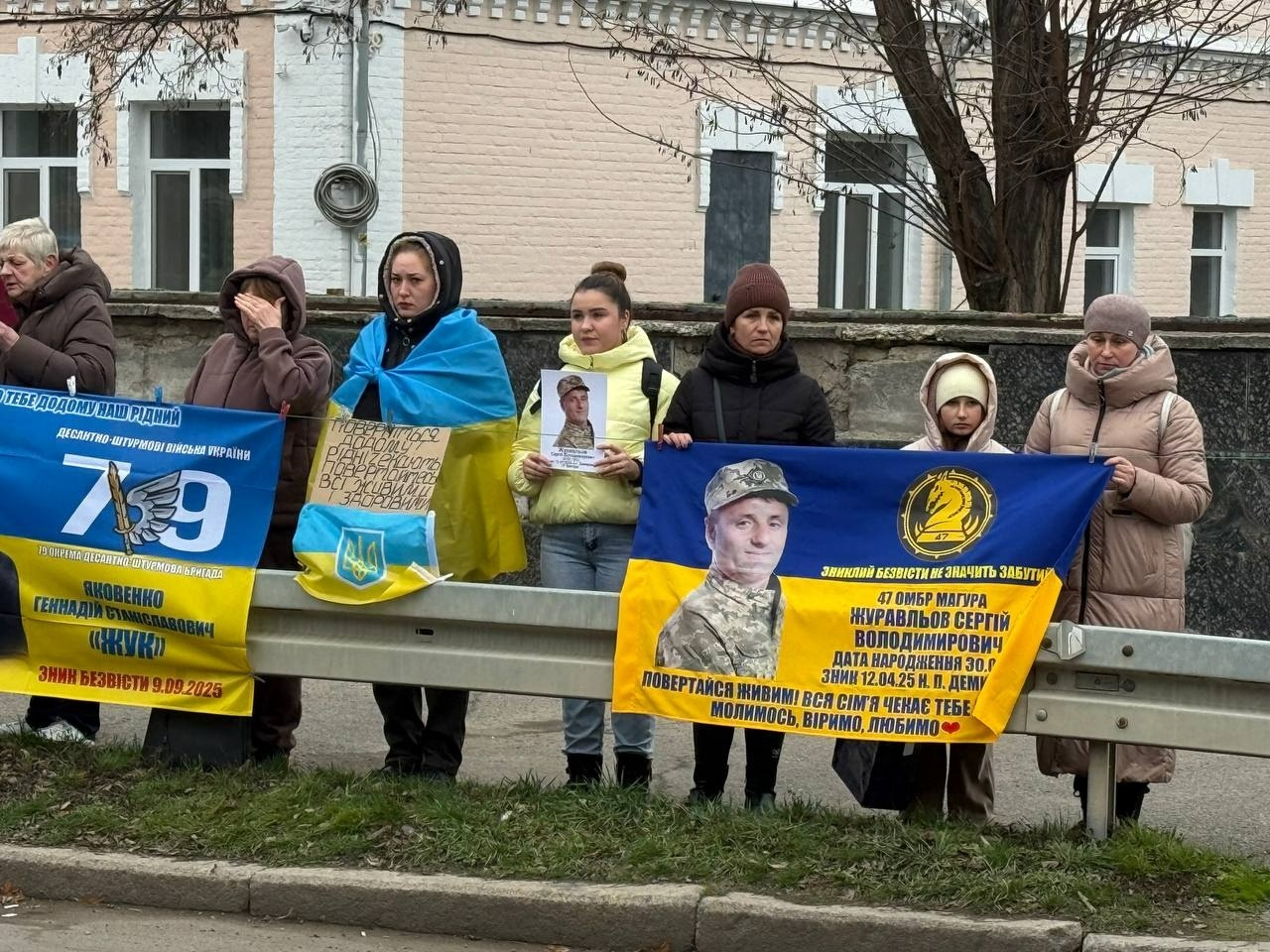 «Інформації немає»: Первомайськ знову став голосом полонених та зниклих безвісти