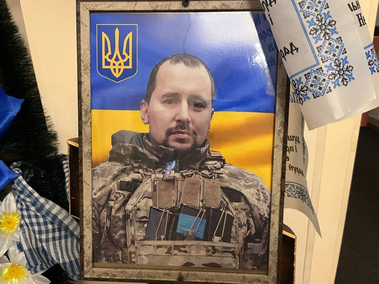 У Первомайську попрощалися з полеглим захисником України Денисом Махоньковим