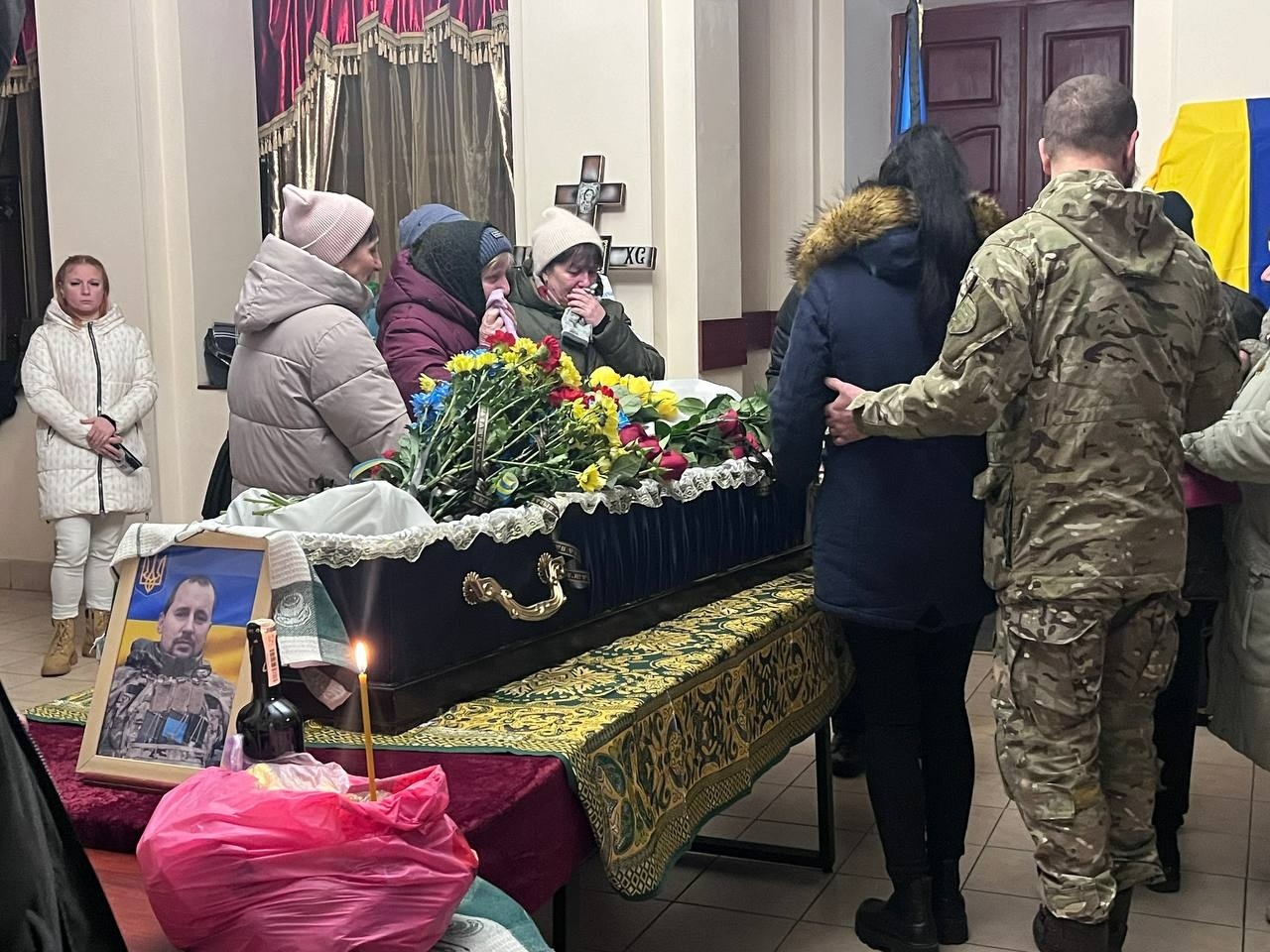 У Первомайську попрощалися з полеглим захисником України Денисом Махоньковим