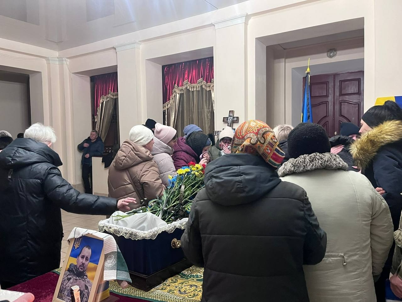 У Первомайську попрощалися з полеглим захисником України Денисом Махоньковим