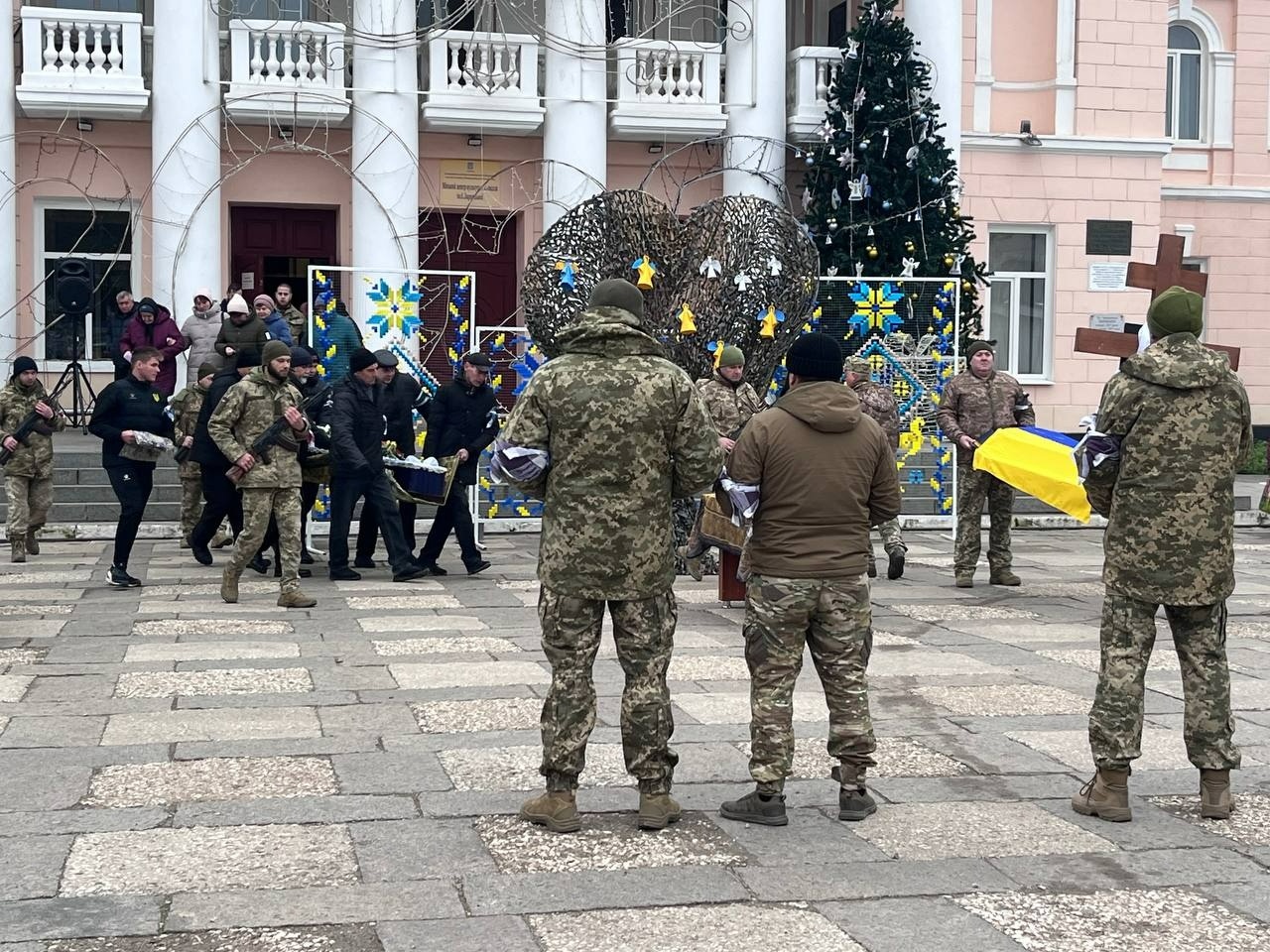 У Первомайську попрощалися з полеглим захисником України Денисом Махоньковим