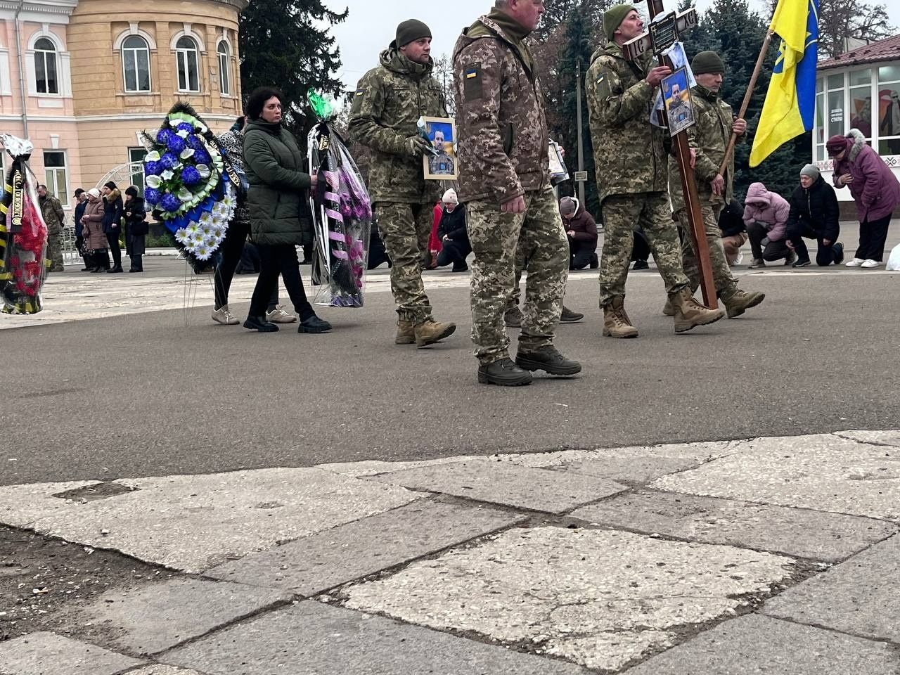 У Первомайську попрощалися з полеглим захисником України Денисом Махоньковим