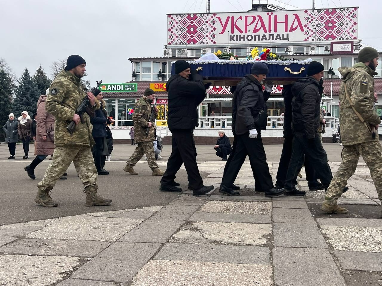 У Первомайську попрощалися з полеглим захисником України Денисом Махоньковим