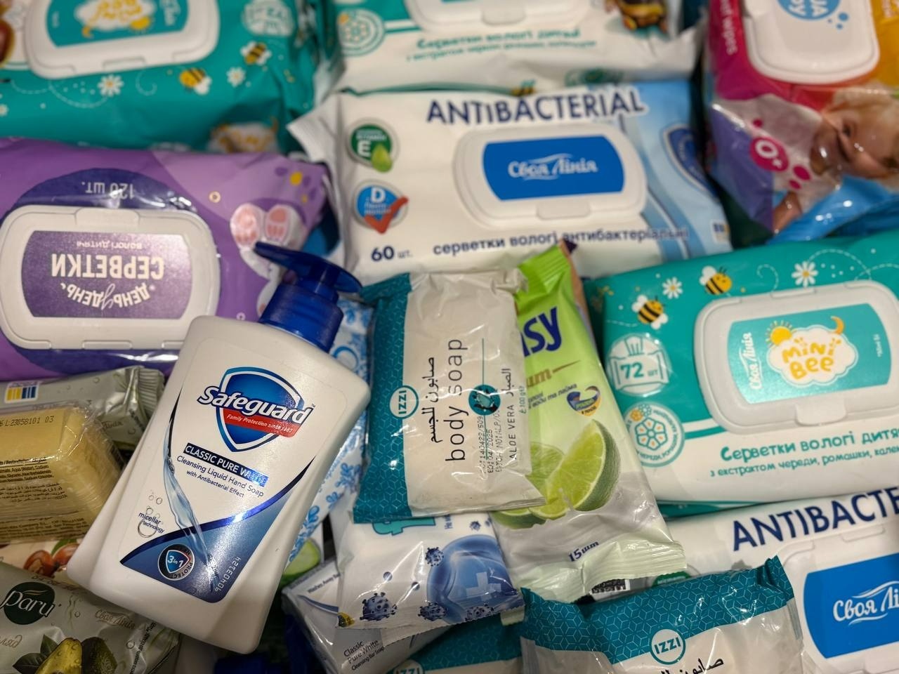 Шкарпетки, ліки, листівки та кошти: діти, батьки та вихователі садочка «Дюймовочка» — бійцям ЗСУ