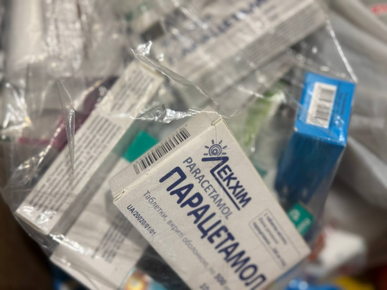 Шкарпетки, ліки, листівки та кошти: діти, батьки та вихователі садочка «Дюймовочка» — бійцям ЗСУ