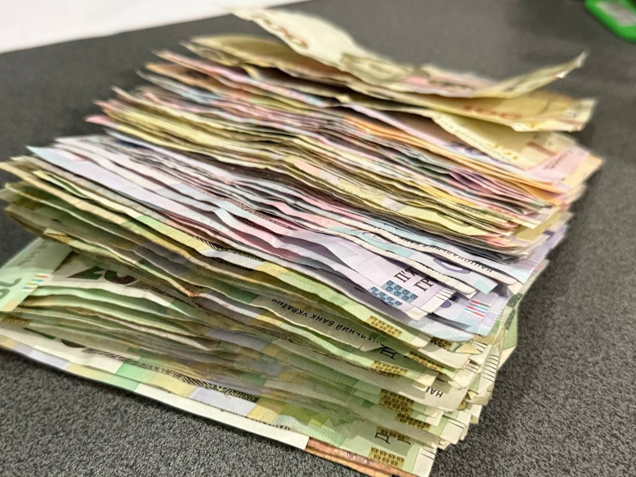 Шкарпетки, ліки, листівки та кошти: діти, батьки та вихователі садочка «Дюймовочка» — бійцям ЗСУ