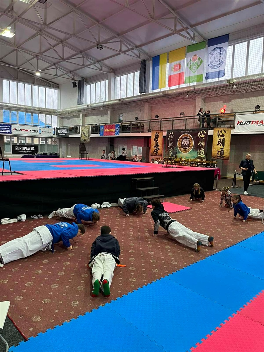 П’ять золотих і три срібні медалі: первомайські каратисти повернулися з Одеського турніру