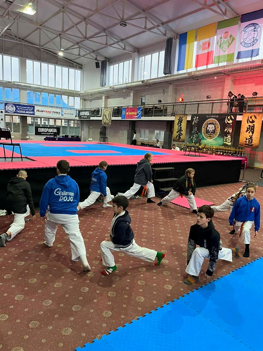 П’ять золотих і три срібні медалі: первомайські каратисти повернулися з Одеського турніру