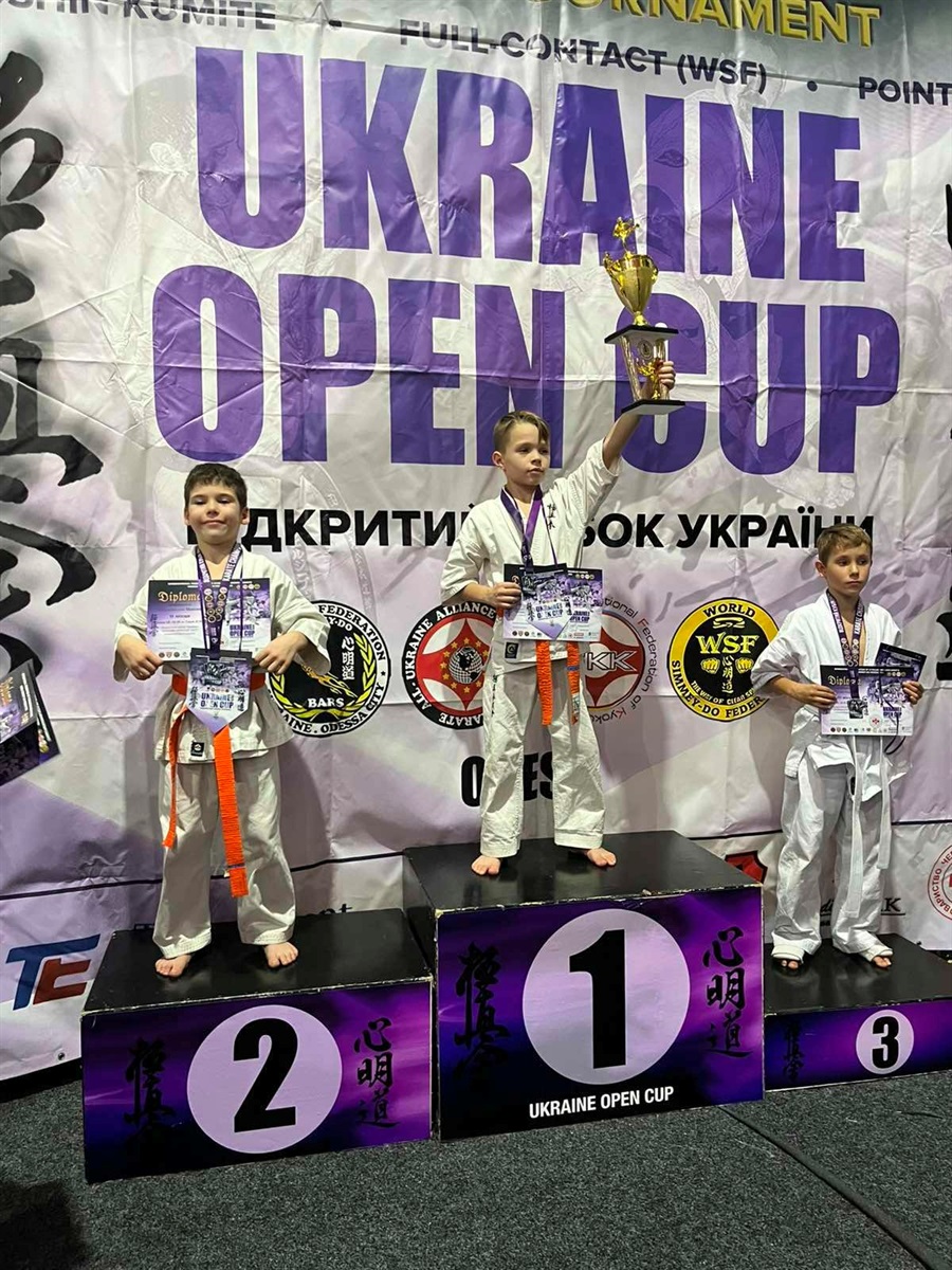 П’ять золотих і три срібні медалі: первомайські каратисти повернулися з Одеського турніру