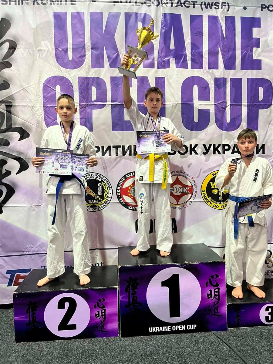 П’ять золотих і три срібні медалі: первомайські каратисти повернулися з Одеського турніру