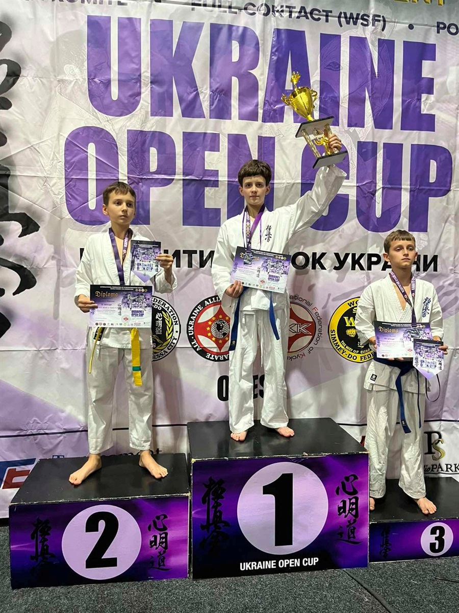 П’ять золотих і три срібні медалі: первомайські каратисти повернулися з Одеського турніру