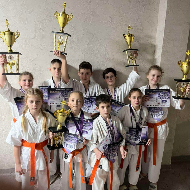 П’ять золотих і три срібні медалі: первомайські каратисти повернулися з Одеського турніру