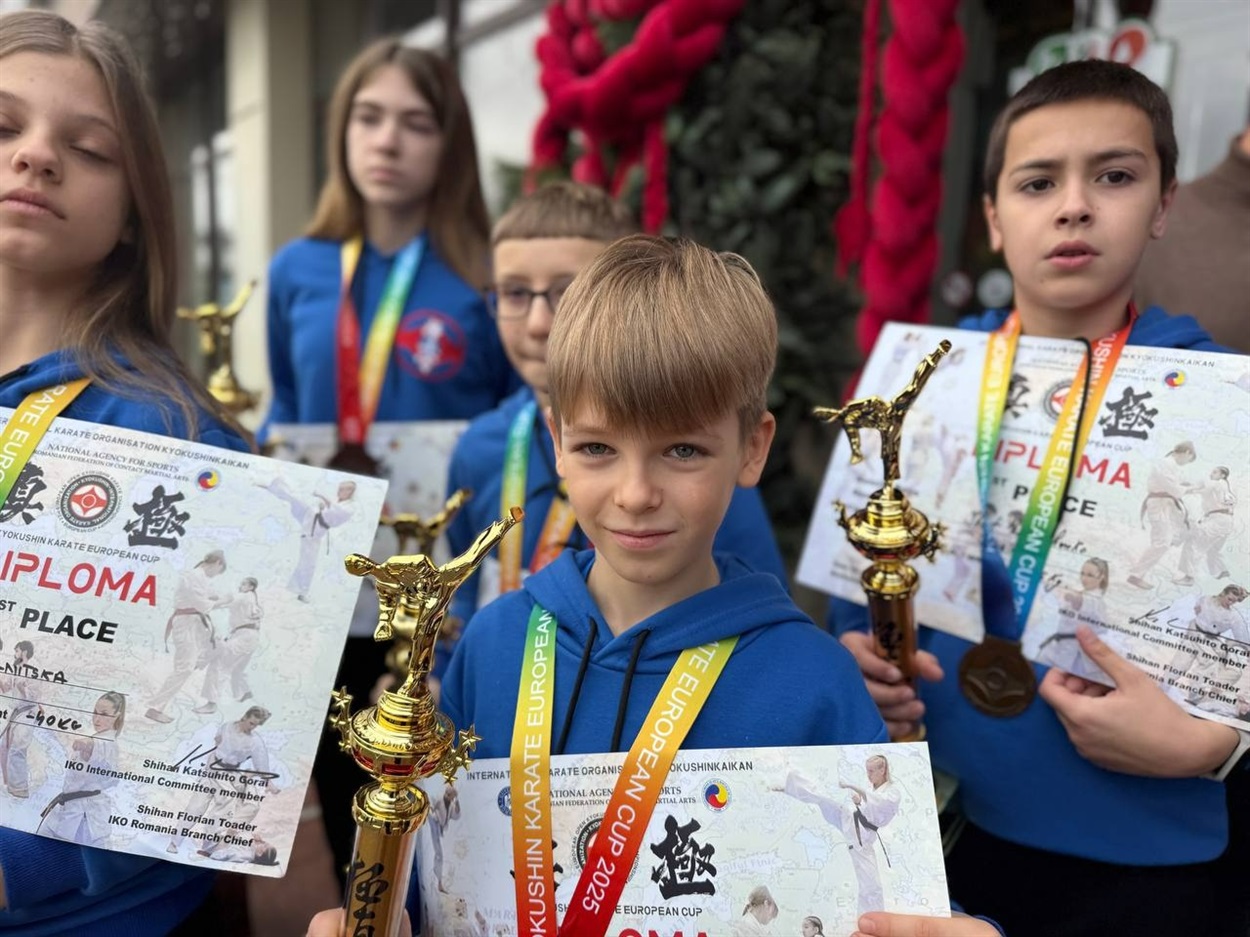 Олександр Стефанко у першому ряду