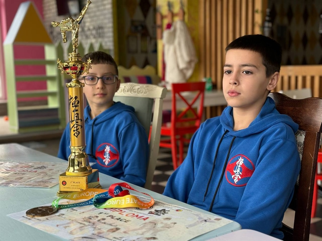 Ігнат Майдаченко праворуч