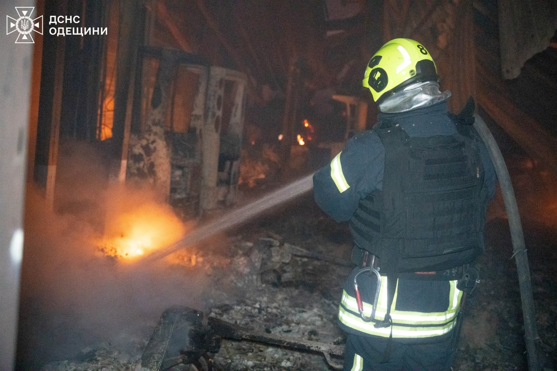 Росія атакувала Одещину дронами: масштабна пожежа на складах