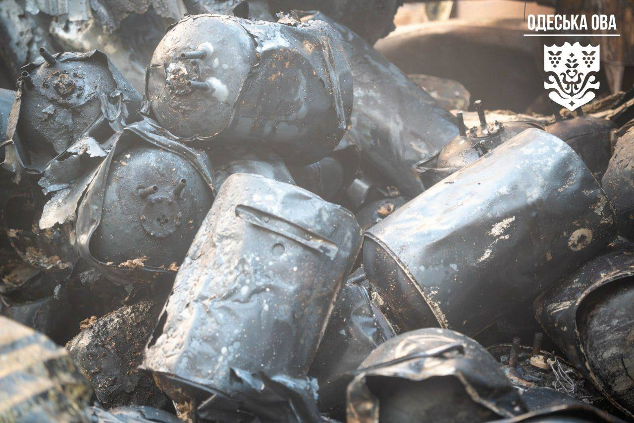 Росія атакувала Одещину дронами: масштабна пожежа на складах