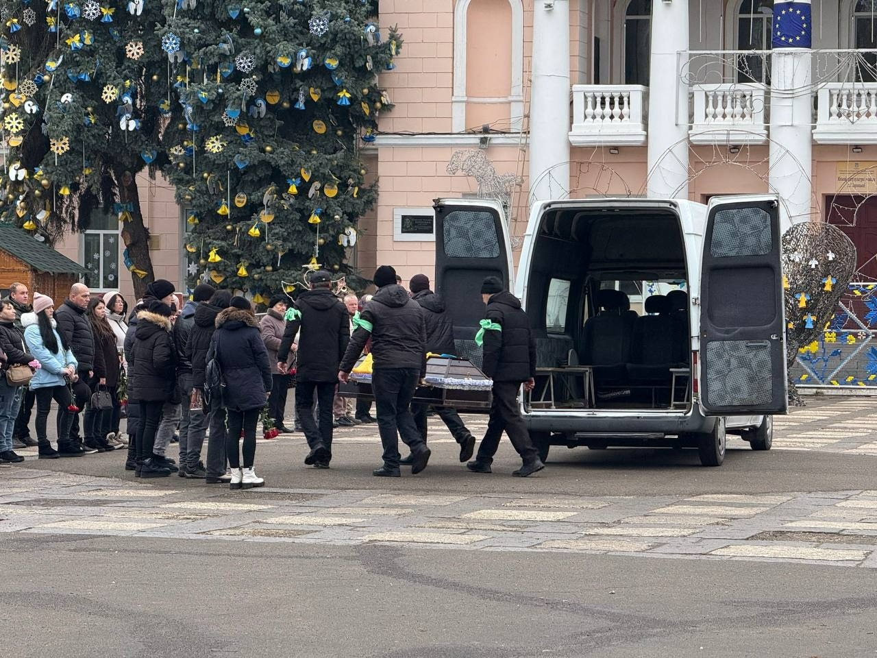 У Первомайську провели в останню путь захисника України Романа Гранковського