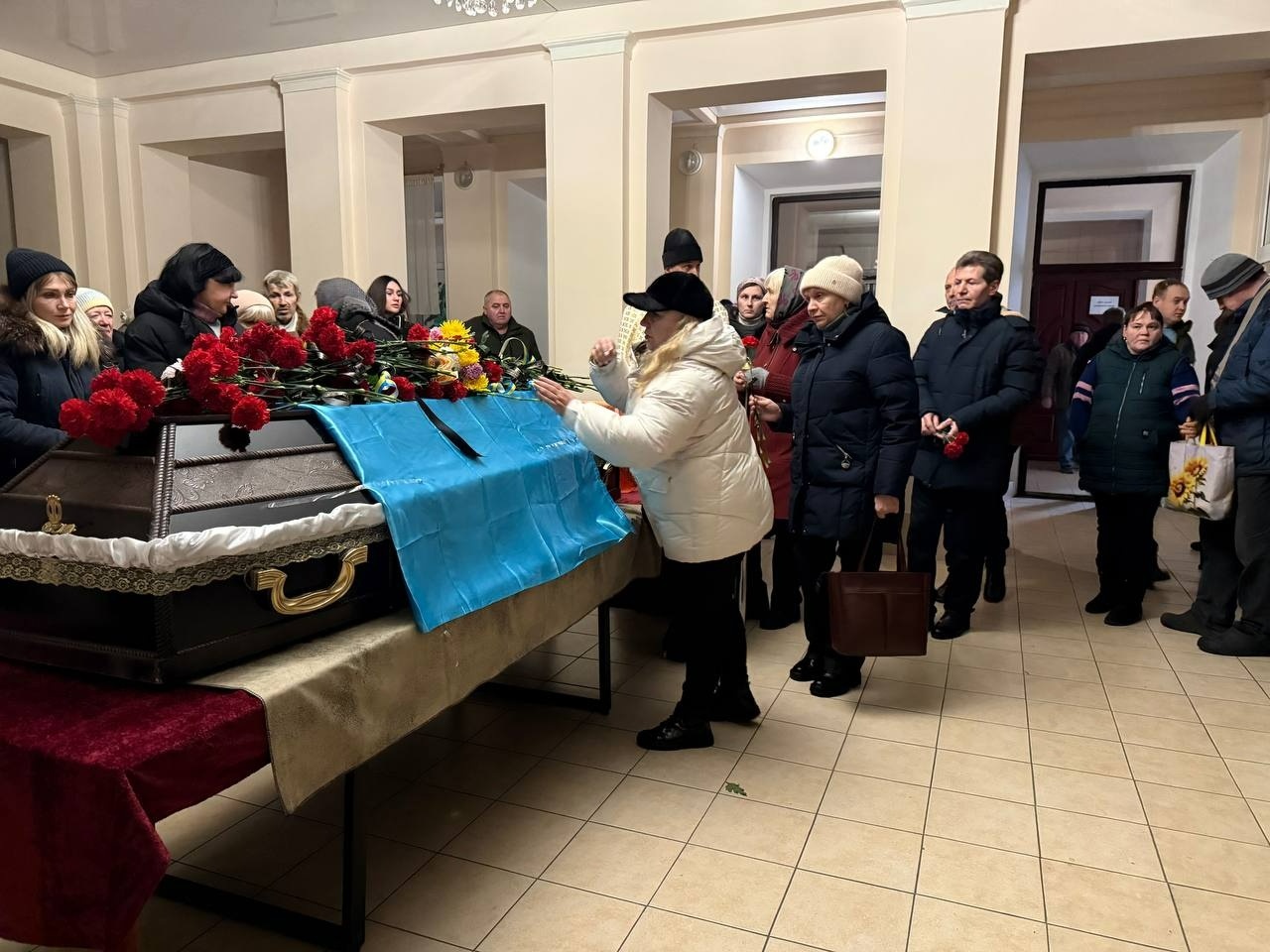 У Первомайську провели в останню путь захисника України Романа Гранковського