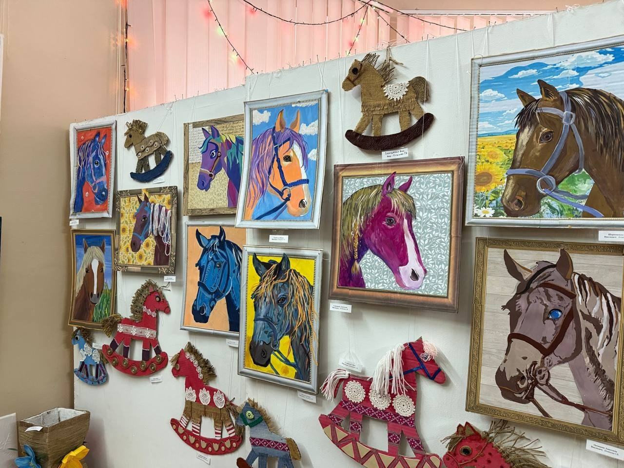 У Первомайській школі мистецтв відкрили зимову виставку учнівських робіт