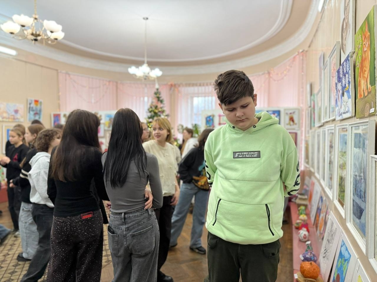 У Первомайській школі мистецтв відкрили зимову виставку учнівських робіт