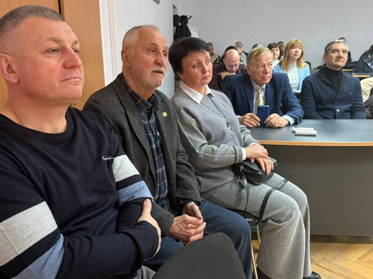 Прасковія Русєва та Петро Русєв праворуч