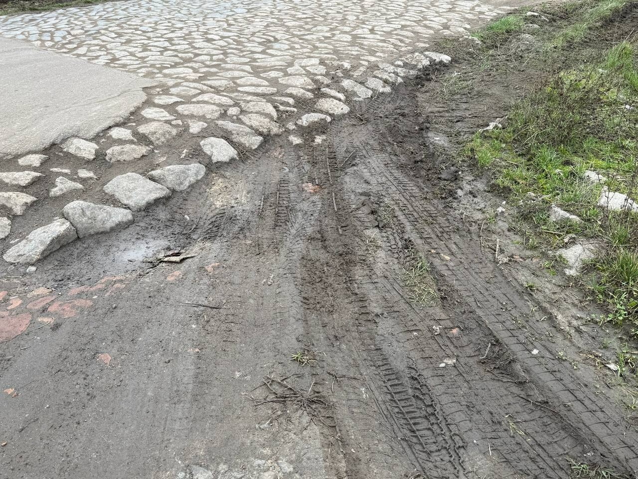 Напередодні Різдва у Первомайську відремонтували проблемну ділянку дороги на вулиці Шовкопрядній