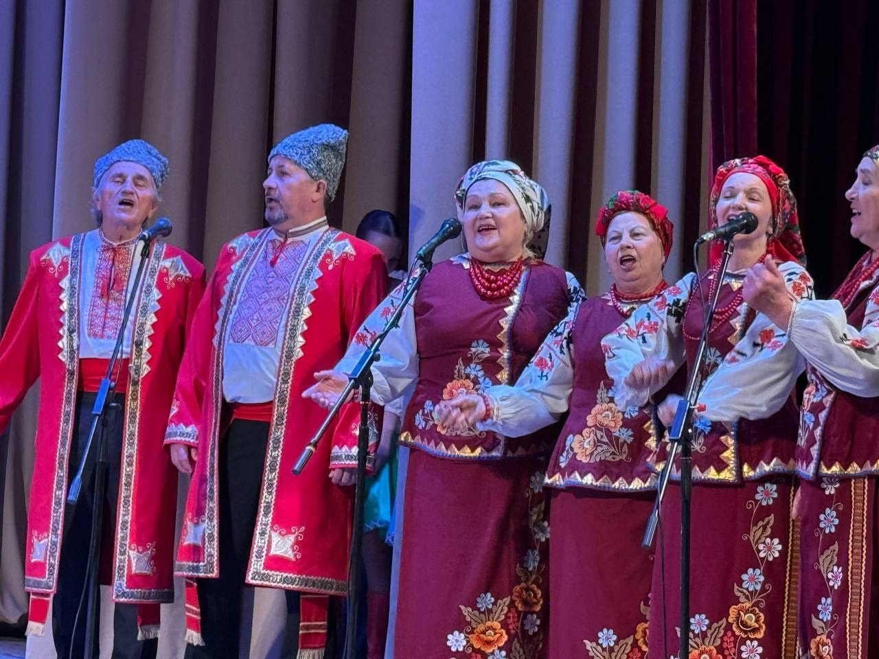 Первомайськ колядує: у Центрі Зарницької відбулося «Пісенне Різдво»