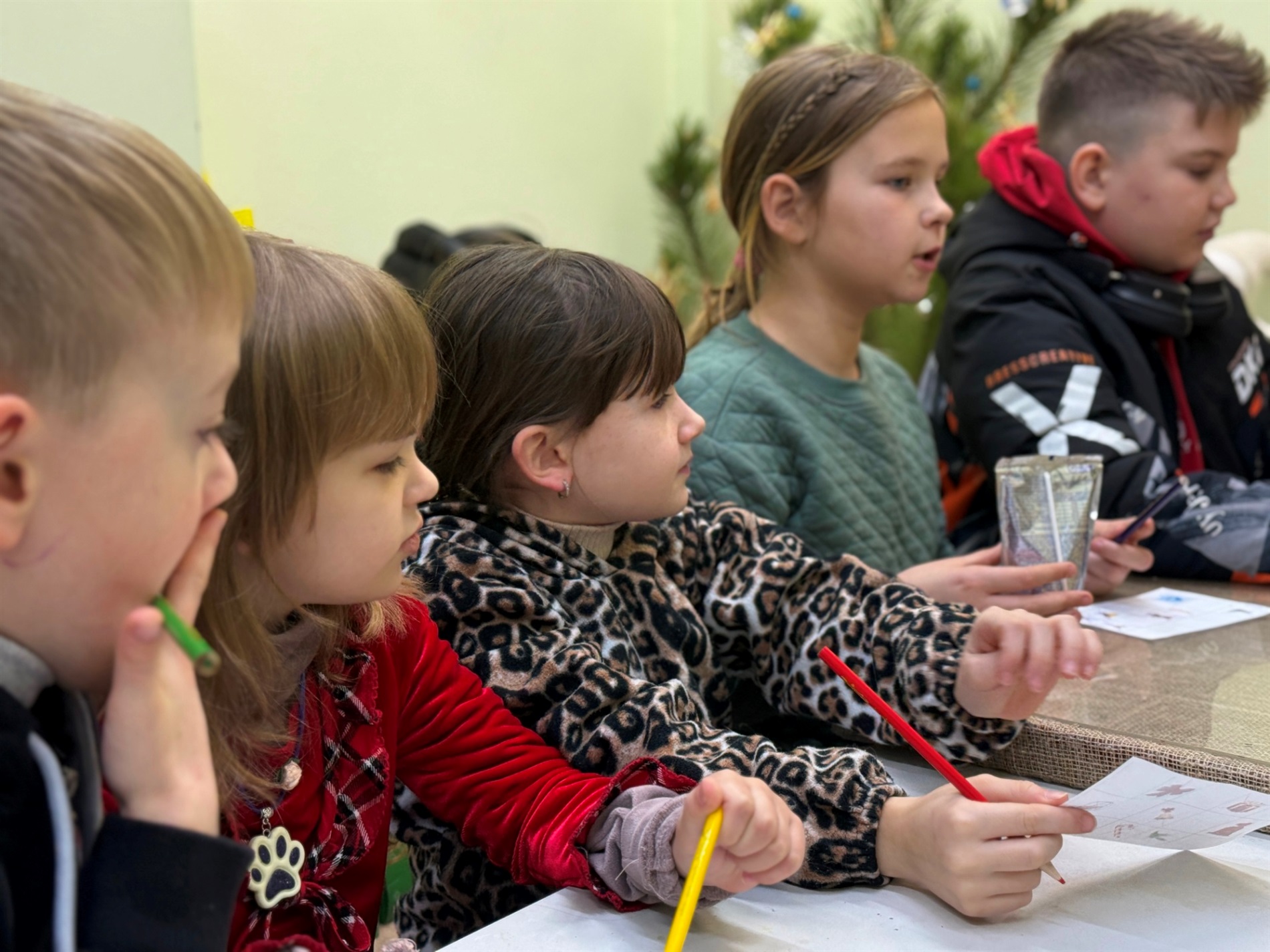 Благодійний ярмарок, коляда і вертеп: репортаж з «Різдва для нескорених» у Первомайську