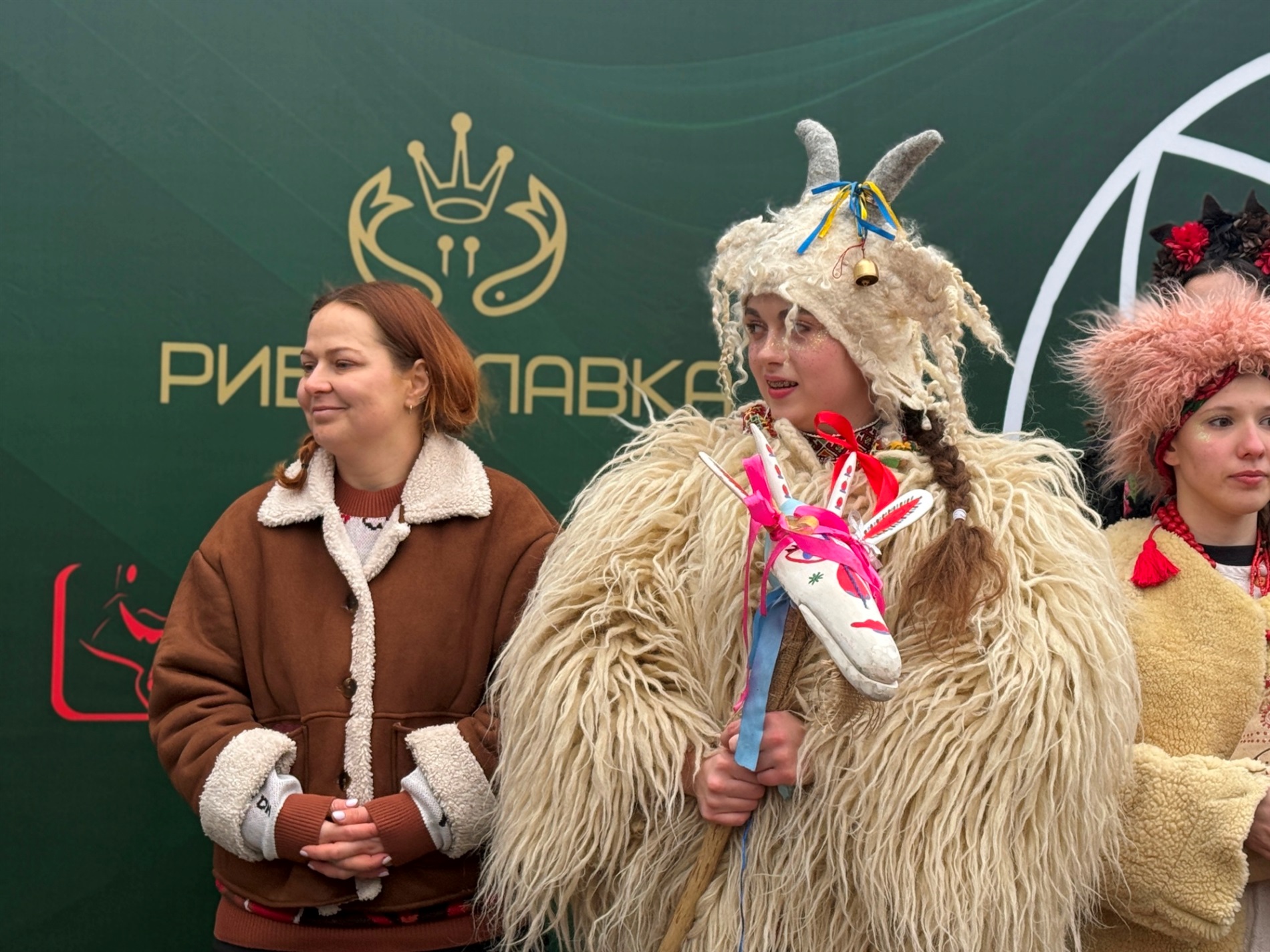Благодійний ярмарок, коляда і вертеп: репортаж з «Різдва для нескорених» у Первомайську