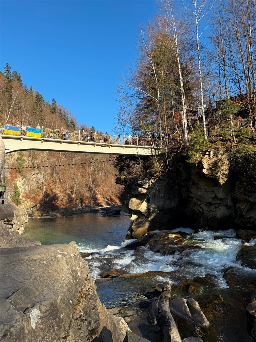 Пішохідний міст через Прут