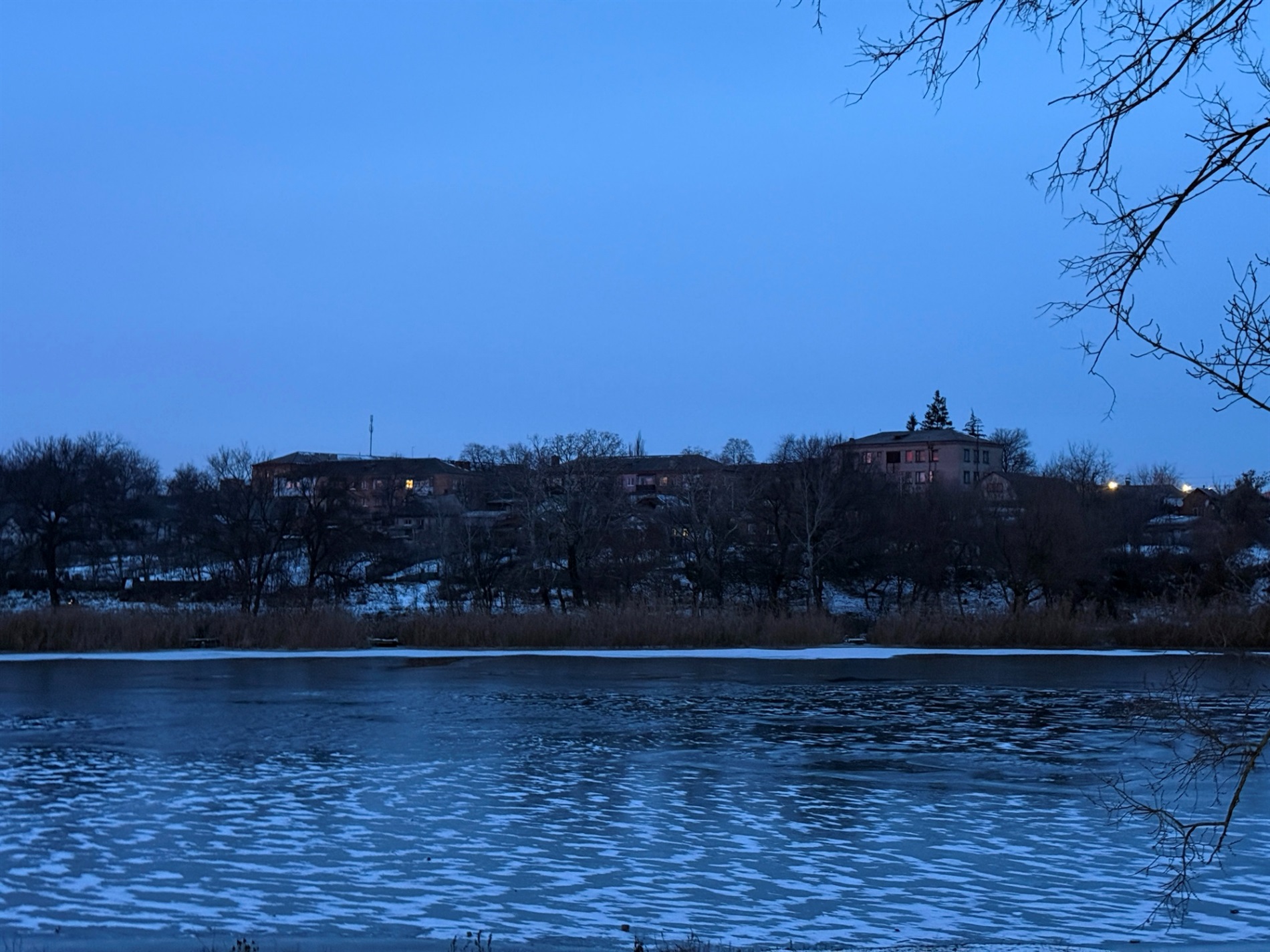 Зимовий захід сонця над Бугом: фотоальбом