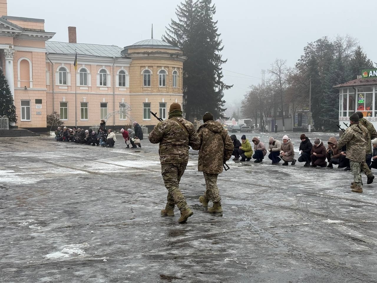 Первомайськ попрощався із загиблим бойовим медиком Євгеном Єскіним