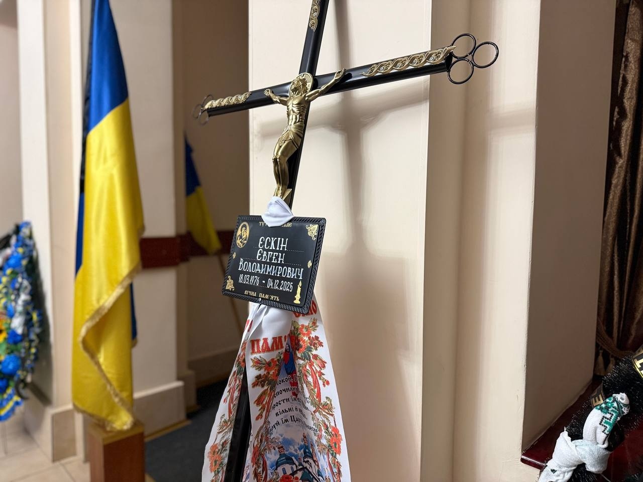 Первомайськ попрощався із загиблим бойовим медиком Євгеном Єскіним