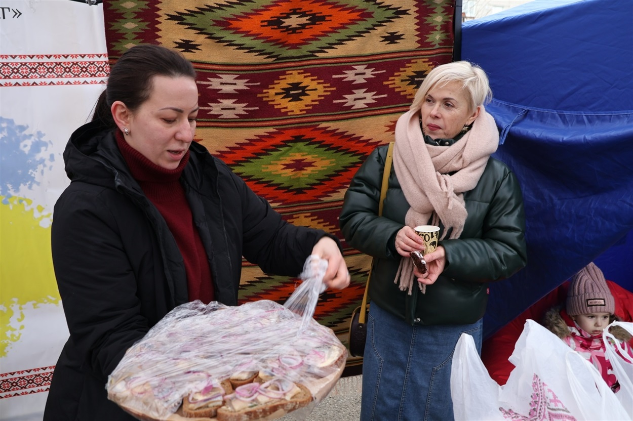 Діана Мурза (ліворуч) і Ольга Мурза (праворуч)