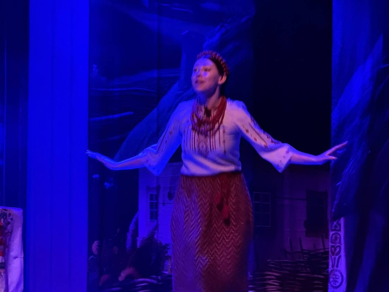 «Відьми приходять, коли їх не чекають»: Modern Theatre привіз у Первомайськ «Конотопську відьму»