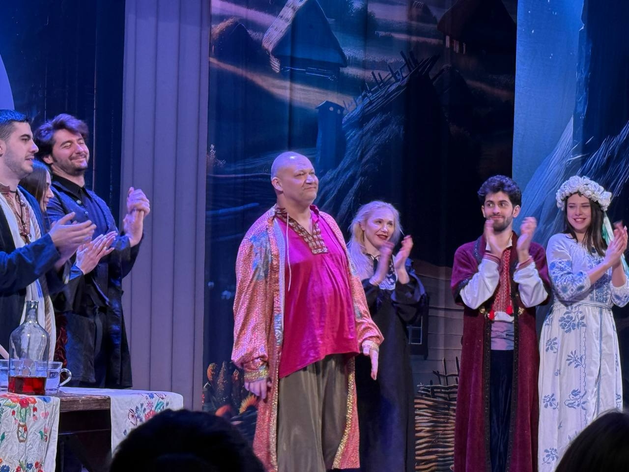 «Відьми приходять, коли їх не чекають»: Modern Theatre привіз у Первомайськ «Конотопську відьму»