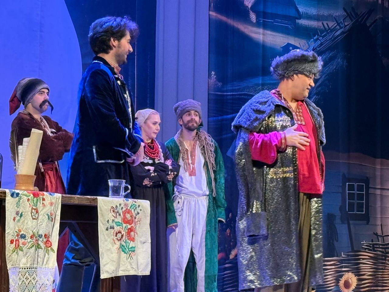 «Відьми приходять, коли їх не чекають»: Modern Theatre привіз у Первомайськ «Конотопську відьму»