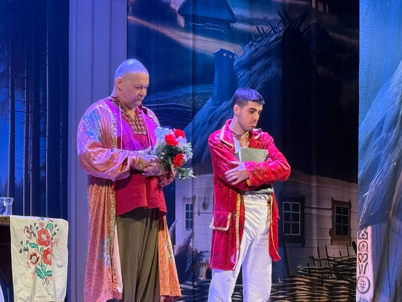 «Відьми приходять, коли їх не чекають»: Modern Theatre привіз у Первомайськ «Конотопську відьму»