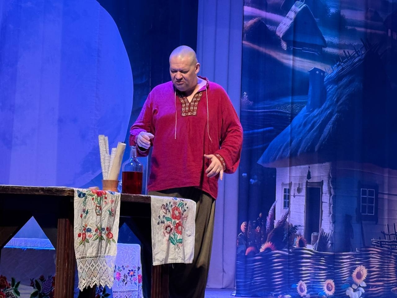 «Відьми приходять, коли їх не чекають»: Modern Theatre привіз у Первомайськ «Конотопську відьму»