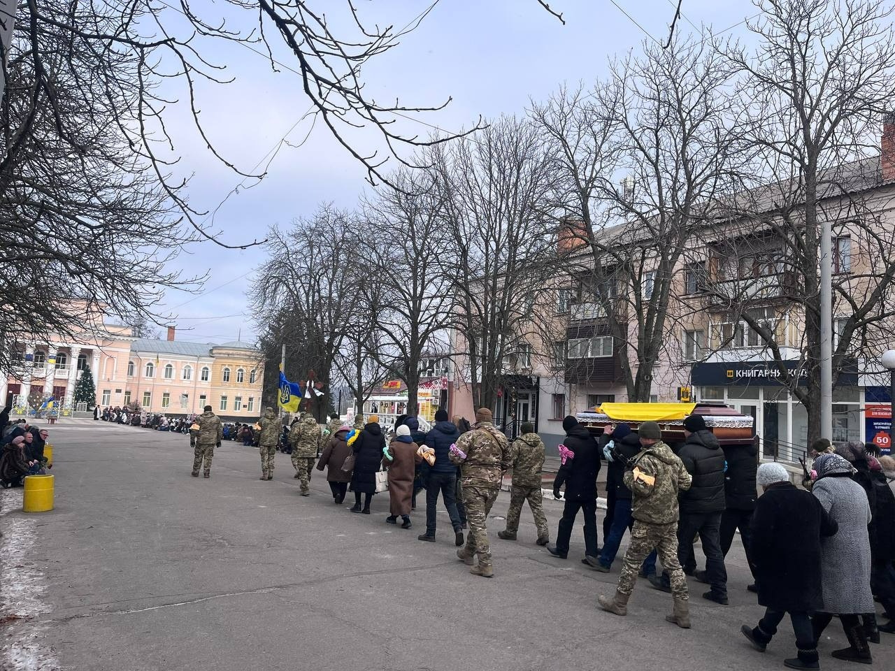 Первомайськ попрощався із загиблим воїном Вадимом Сніжинським