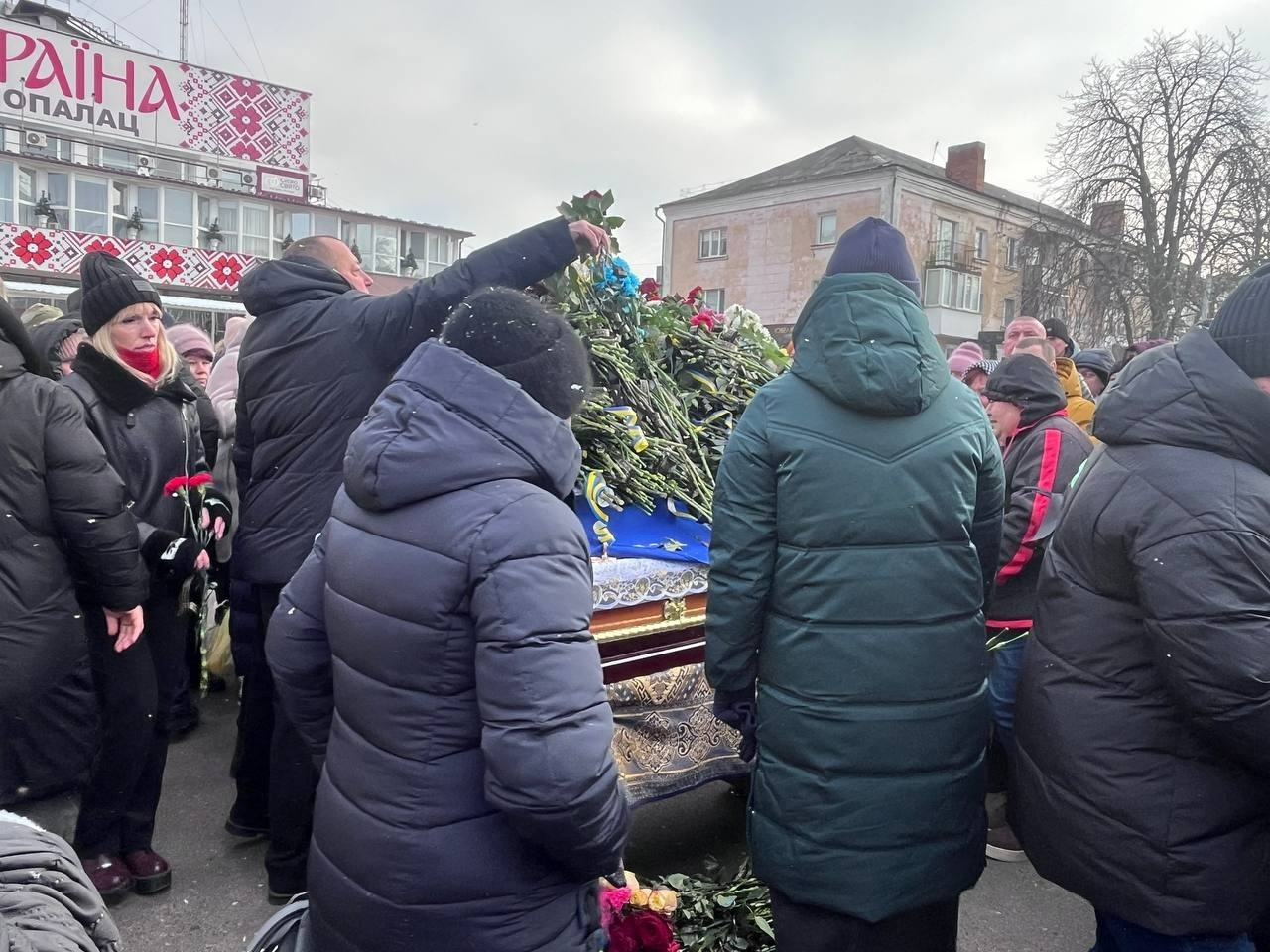 Первомайськ попрощався із загиблим воїном Вадимом Сніжинським