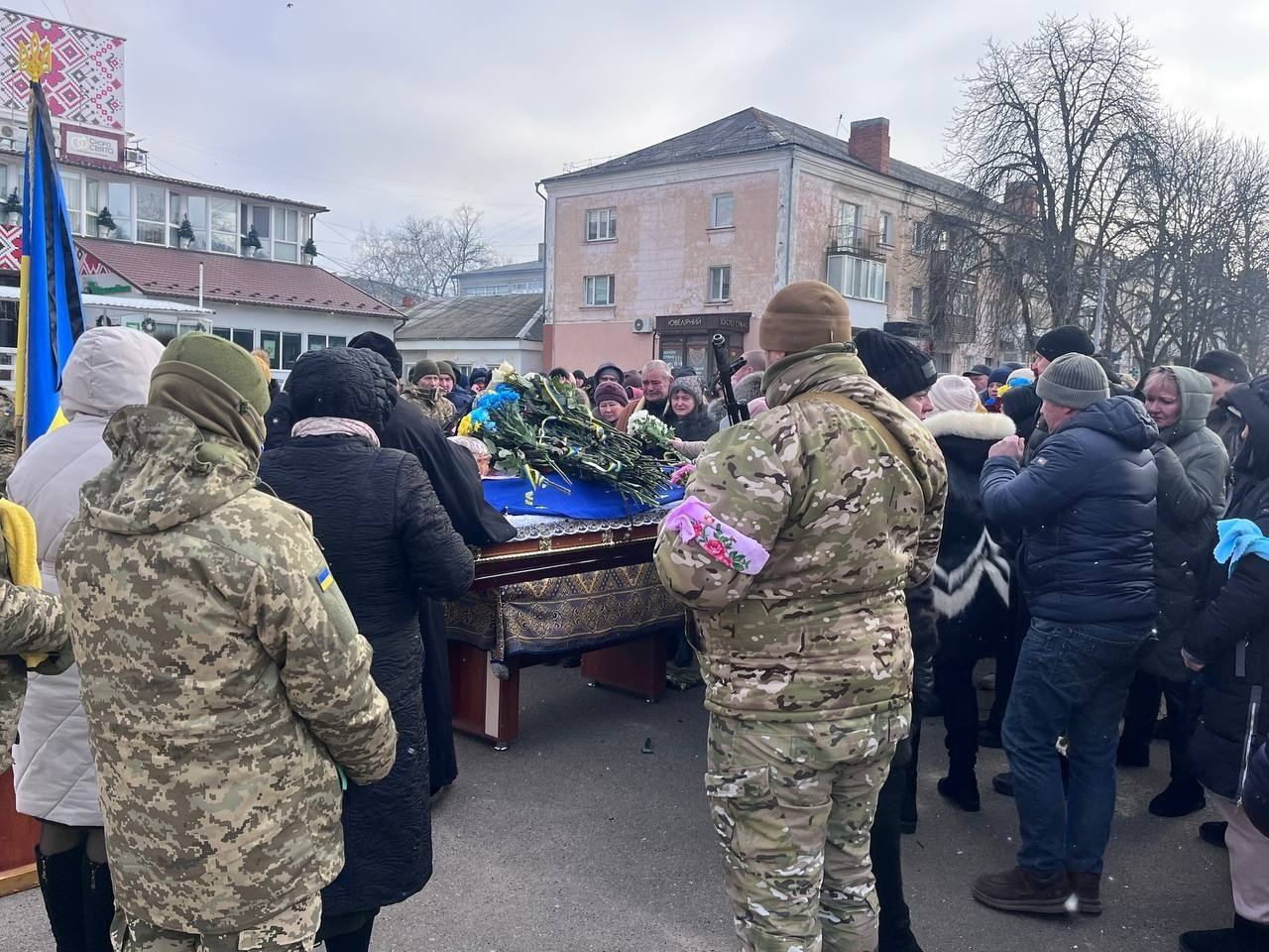 Первомайськ попрощався із загиблим воїном Вадимом Сніжинським
