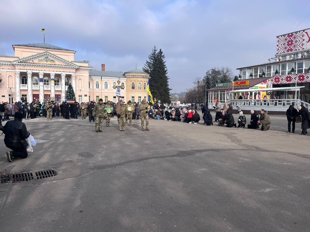 Первомайськ попрощався із загиблим воїном Вадимом Сніжинським