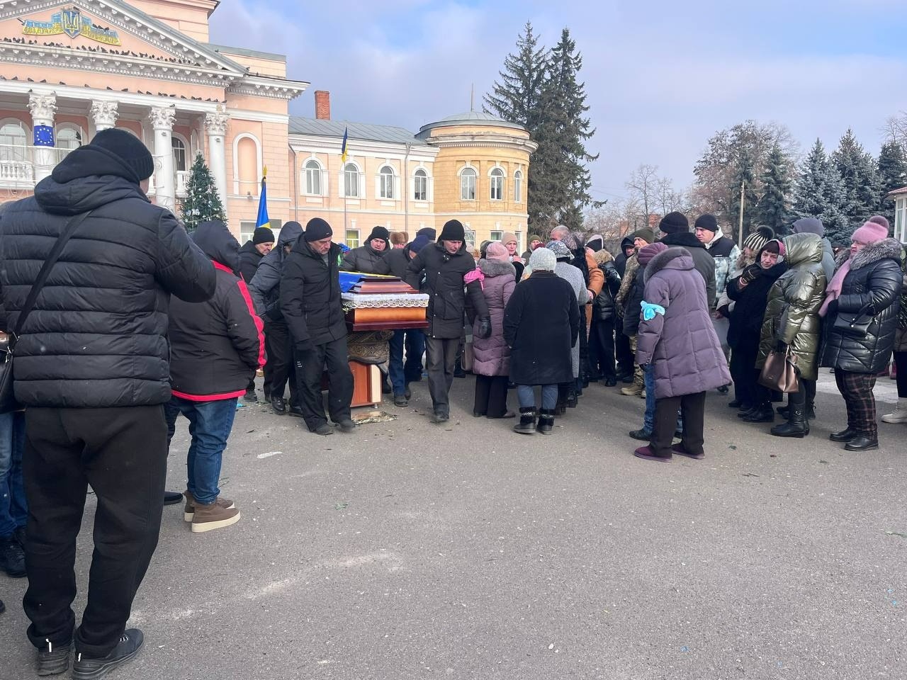 Первомайськ попрощався із загиблим воїном Вадимом Сніжинським