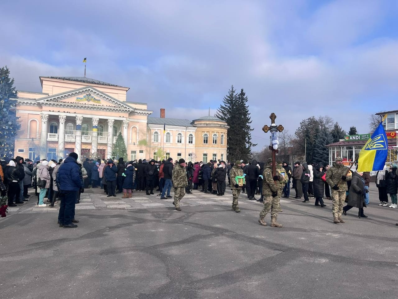 Первомайськ попрощався із загиблим воїном Вадимом Сніжинським