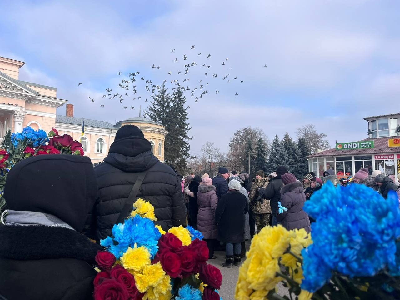 Первомайськ попрощався із загиблим воїном Вадимом Сніжинським