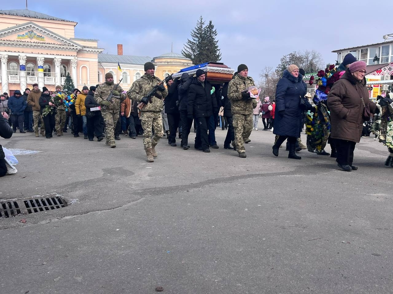 Первомайськ попрощався із загиблим воїном Вадимом Сніжинським