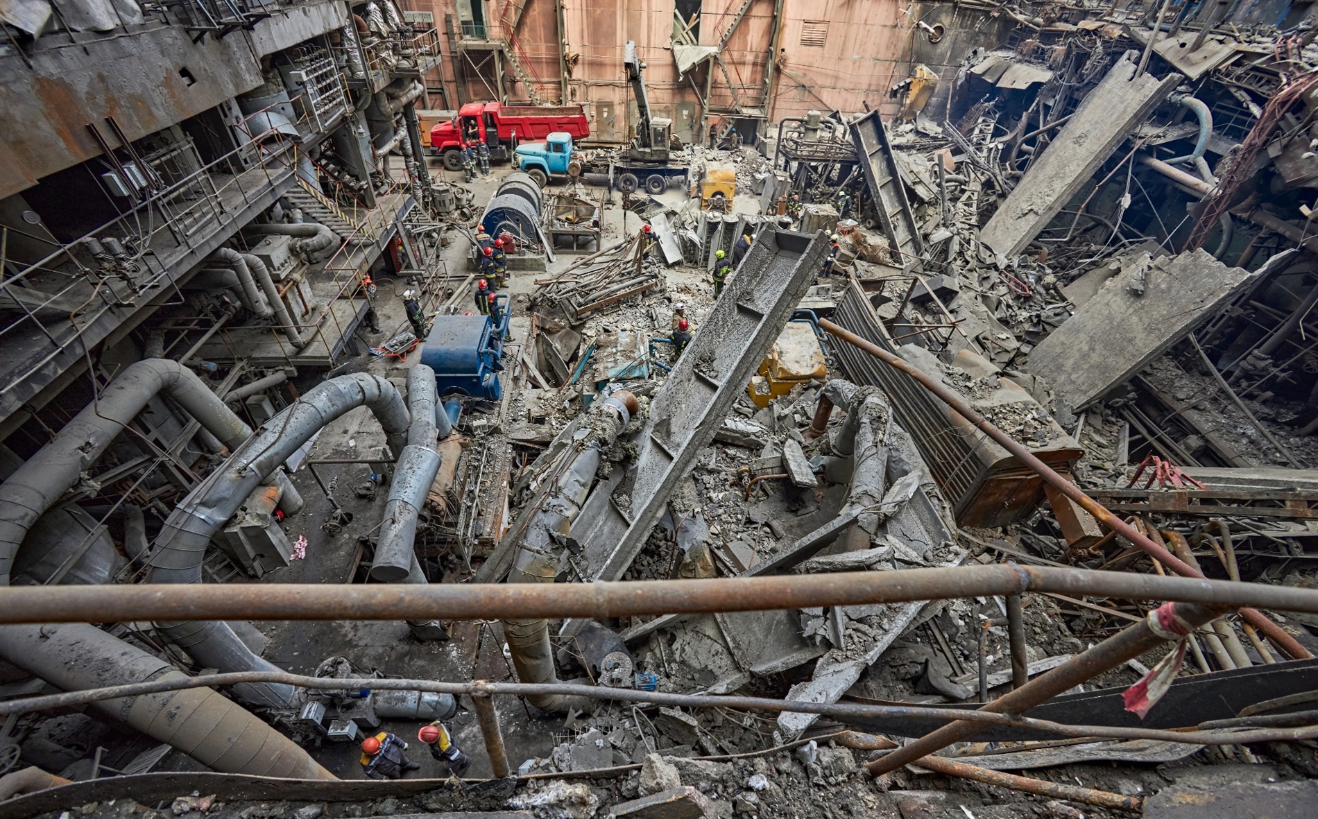 Супергерої, як вони є. Подвиг українських енергетиків у фоторепортажі